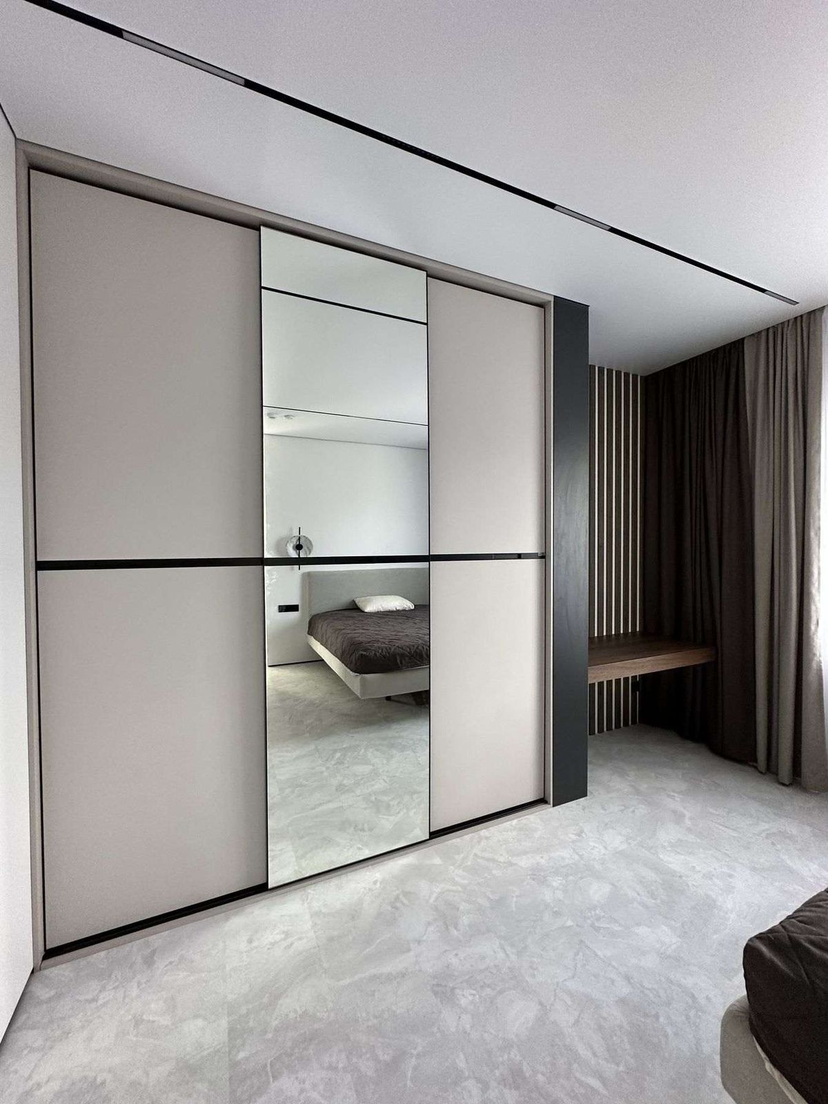 Ruumi säästev liugustega kapp